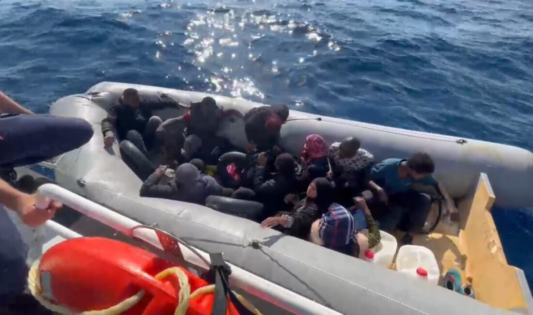  İzmir'in Seferihisar ve Çeşme ilçelerinde 82 düzensiz göçmen yakalandı, 10