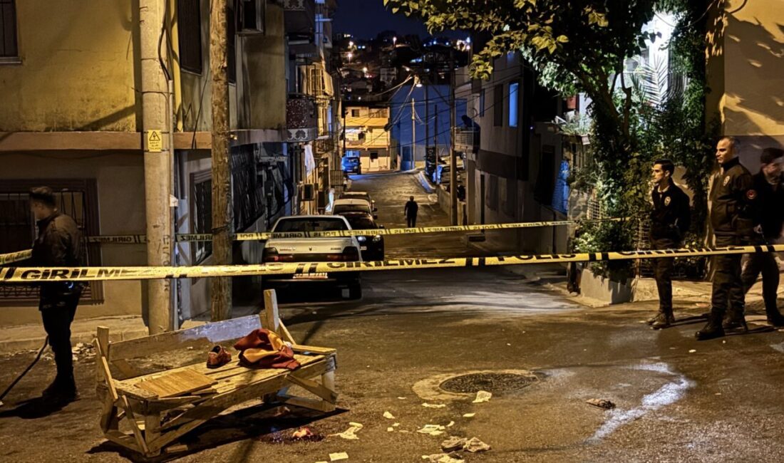 İzmir'in Karabağlar ilçesinde çıkan bıçaklı kavgada 1 kişi hayatını kaybetti,