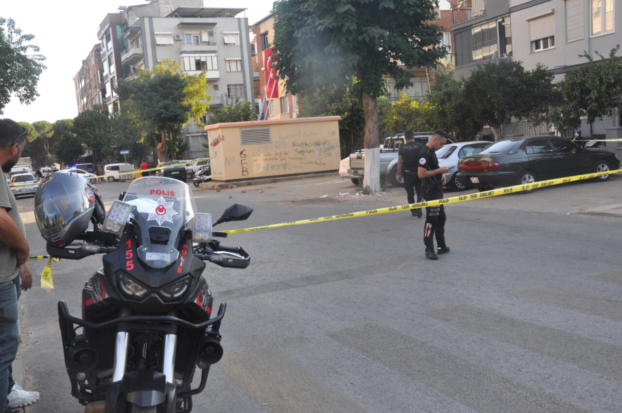 İzmir'in Ödemiş ilçesinde çıkan silahlı kavgada biri ağır 2 kişi