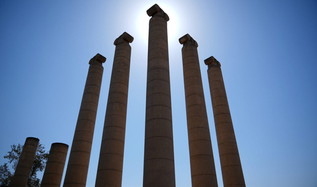 İzmir'in Bayraklı ilçesindeki Smyrna Höyüğü'nde (eski Smyrna) arkeolojik kazılar devam