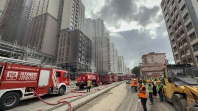 İstanbul Kadıköy'de inşaat halindeki 12 katlı binada çıkan yangın, itfaiye