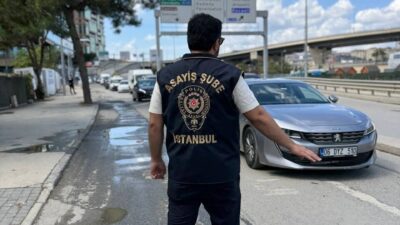 İstanbul Kadıköy'de yeni eğitim öğretim yılının ilk günü okul çevresinde