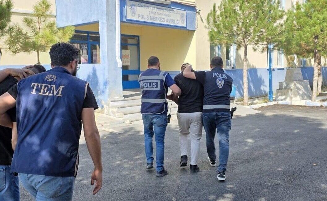 Kahramanmaraş'ın Göksun ilçesinde iş yerini yakmaya çalıştığı iddiasıyla gözaltına alınan