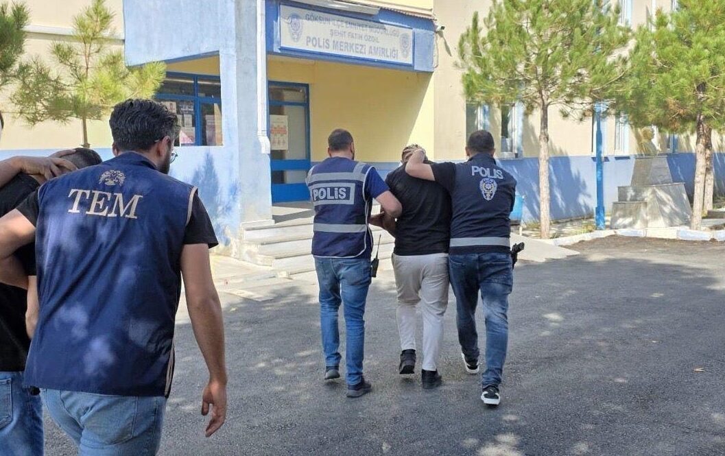 Kahramanmaraş'ın Göksun ilçesinde iş yerini yakmaya çalıştığı iddiasıyla gözaltına alınan