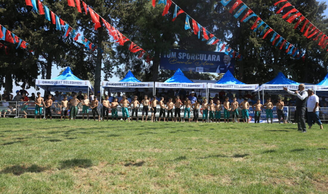 Kahramanmaraş'ın Onikişubat ilçesinde "Uluslararası Hartlap Karakucak Güreş Festivali" düzenlendi.