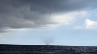 Samsun'un Alaçam ilçesinde denizde hortum meydana geldi.