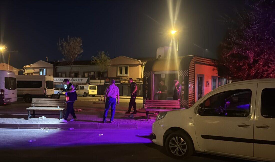 Kayseri'nin Kocasinan ilçesinde çıkan bıçaklı kavgada taksi şoförü ağır yaralandı.