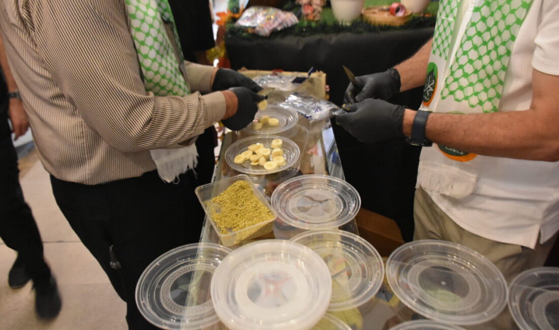 Irak'ın Kerkük kentindeki tarihi Kayseri Çarşısı'nda Mevlid Kandili vesilesiyle program