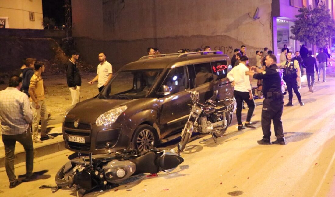 Kilis'te iki motosikletin çarpışması sonucu 3 kişi yaralandı.
