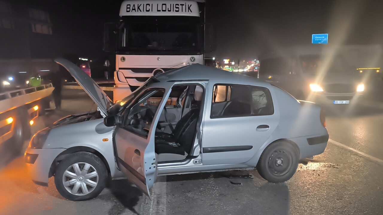 Kırıkkale'de tır ile otomobilin çarpması sonucu 2’si çocuk 6 kişi