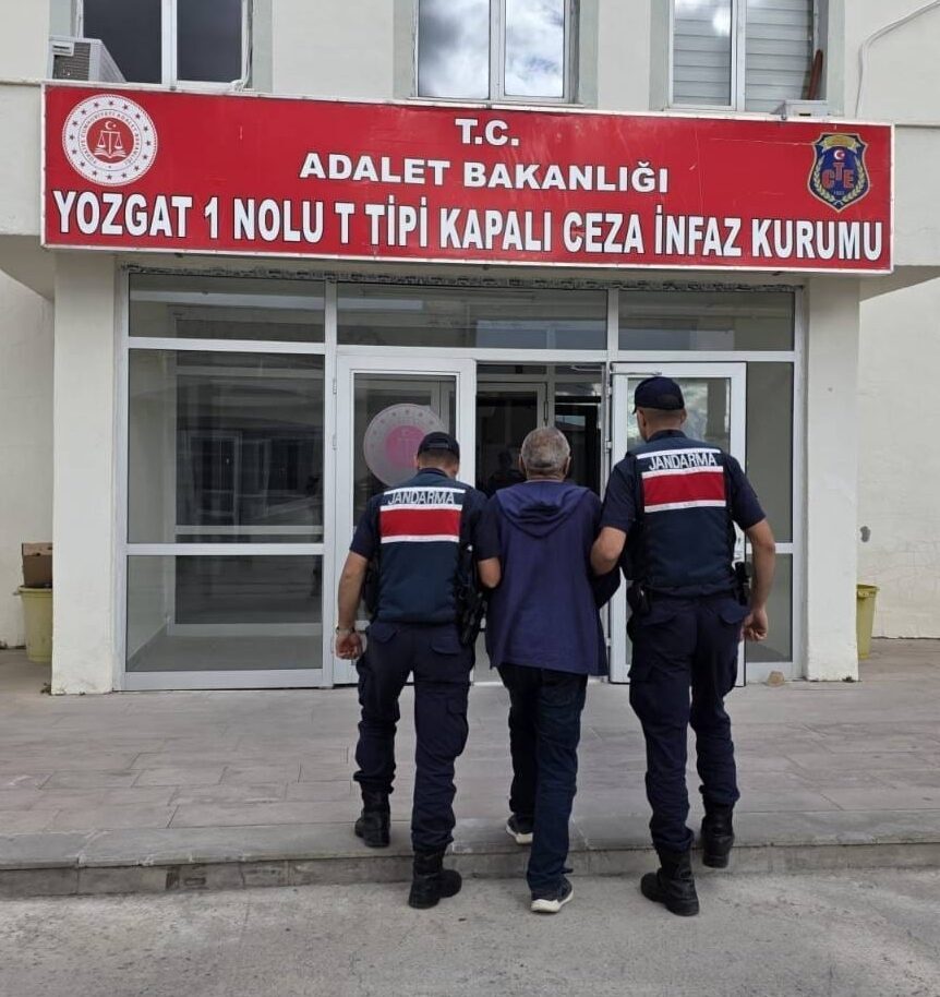 Kırşehir'in Akçakent ilçesinde bir çifti silahla katlettiği iddiasıyla gözaltına alınan