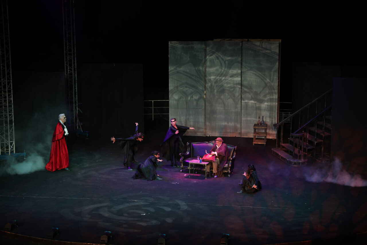 İstanbul ve Ankara Devlet Tiyatrosu ortak yapımı "Dracula: Bir Dehşet