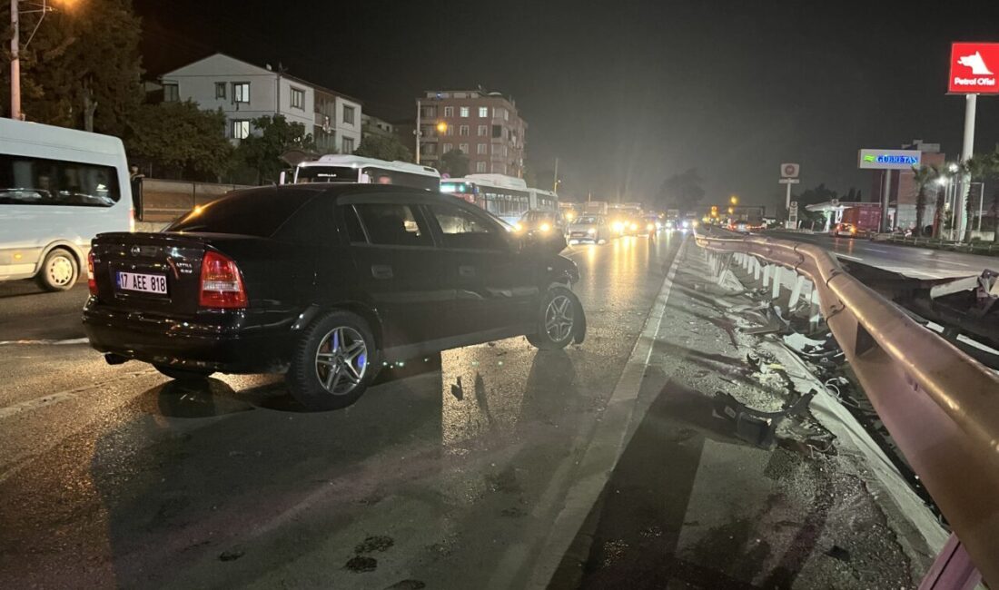 Kocaeli'nin Körfez ilçesinde aynı yönde ilerleyen iki otomobilin çarpışması sonucu