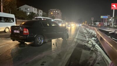 Kocaeli'nin Körfez ilçesinde aynı yönde ilerleyen iki otomobilin çarpışması sonucu