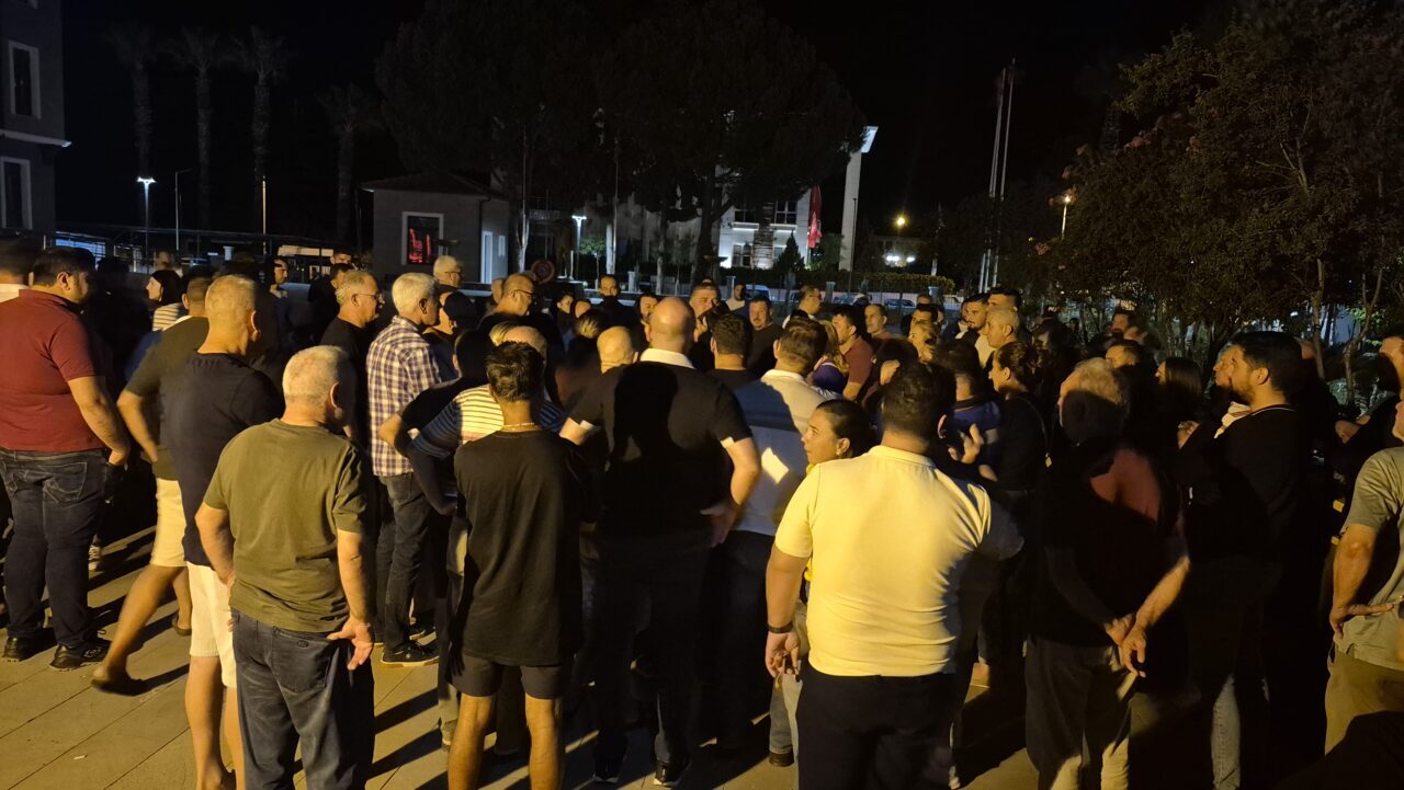 Muğla'nın Köyceğiz ilçesinde "imar yolsuzluğu" soruşturması kapsamında aralarında Köyceğiz Belediye