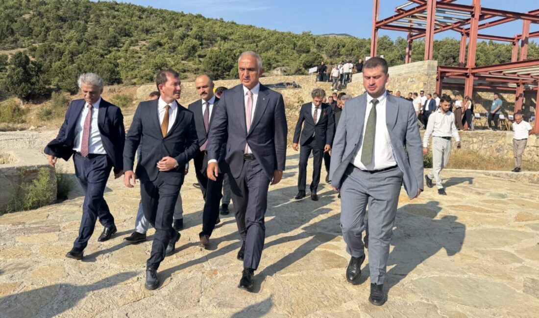 Kültür ve Turizm Bakanı Mehmet Nuri Ersoy, Artvin'in Ardanuç ilçesindeki