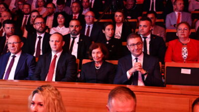 Kuzey Makedonya'nın başkenti Üsküp'te bağımsızlığın 34. yıl dönümü kutlandı.