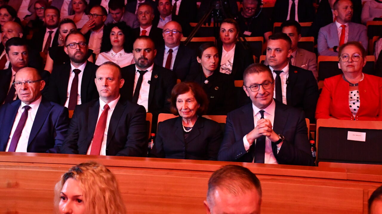 Kuzey Makedonya'nın başkenti Üsküp'te bağımsızlığın 34. yıl dönümü kutlandı.