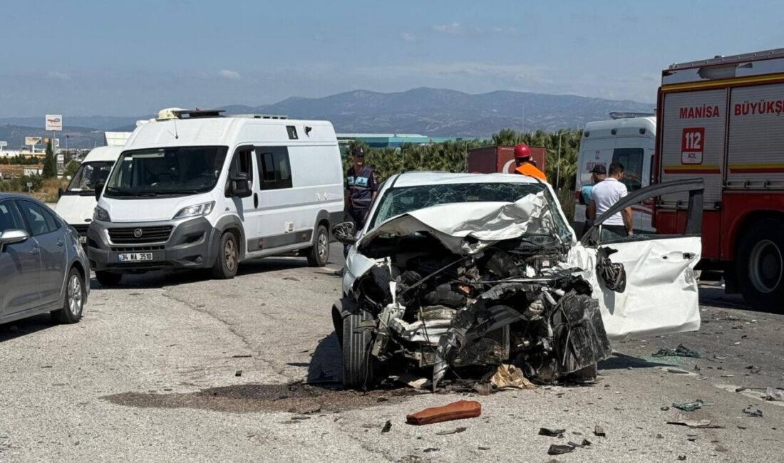 Manisa'nın Akhisar ilçesinde 4 aracın karıştığı zincirleme trafik kazasında 1