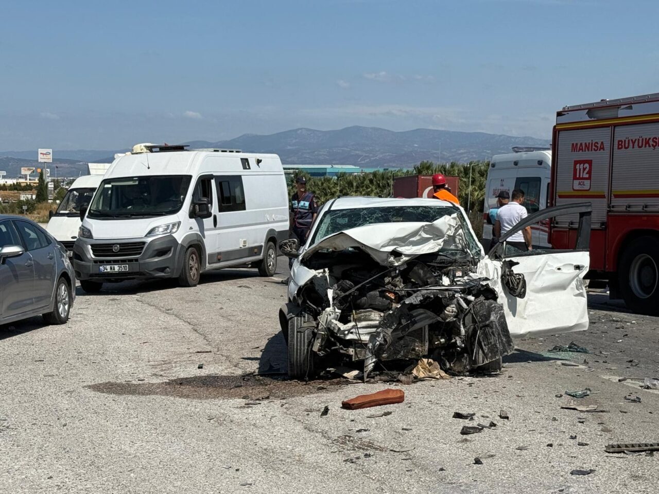 Manisa'nın Akhisar ilçesinde 4 aracın karıştığı zincirleme trafik kazasında 1