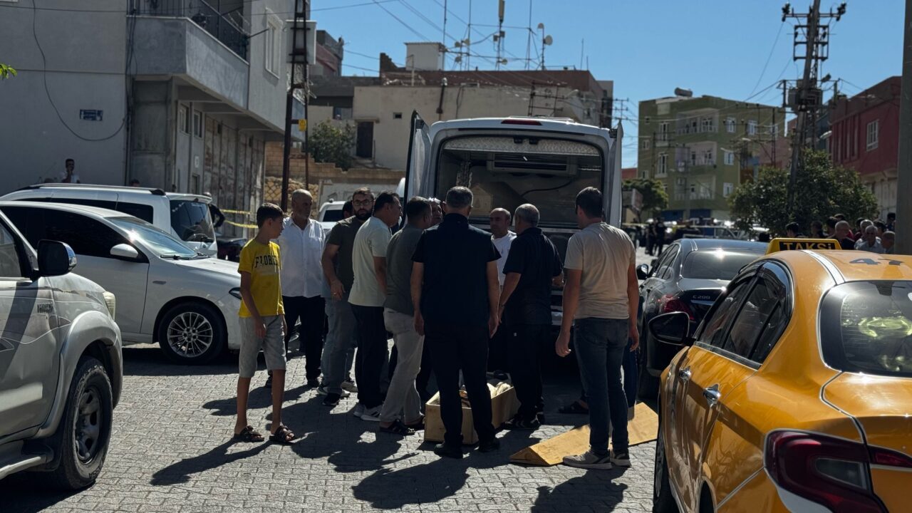Mardin'in merkez Artuklu ilçesinde iki grup arasında çıkan silahlı kavgada