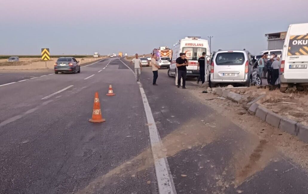 Mardin'in Kızıltepe ilçesinde 3 aracın karıştığı zincirleme trafik kazasında 5'i