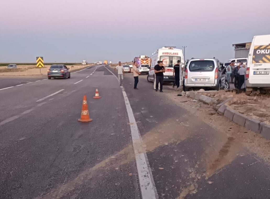 Mardin'in Kızıltepe ilçesinde 3 aracın karıştığı zincirleme trafik kazasında 5'i