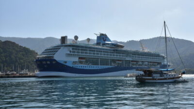  Bahamalar bayraklı "Marella Discovery 2" isimli kruvaziyer, 1855 yolcusuyla Muğla'nın