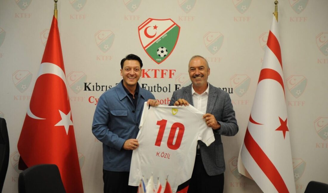 Eski futbolcu Mesut Özil, Uluslararası Futbol Federasyonları Birliği (FIFA) ve