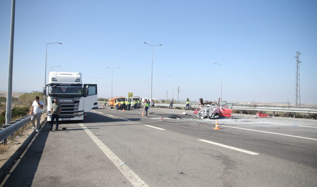 Niğde'de otomobilin tıra arkadan çarpması sonucu 3 kişi hayatını kaybetti,