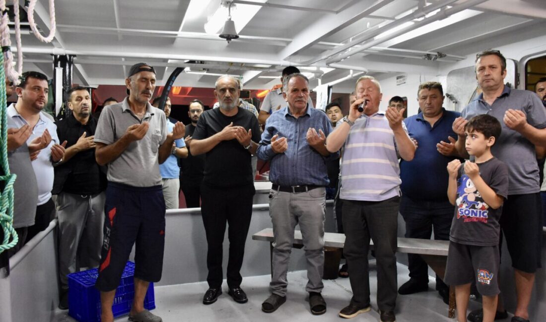 Ordu'da balıkçılar, denizlerde av yasağının sona ermesiyle "vira bismillah" diyerek