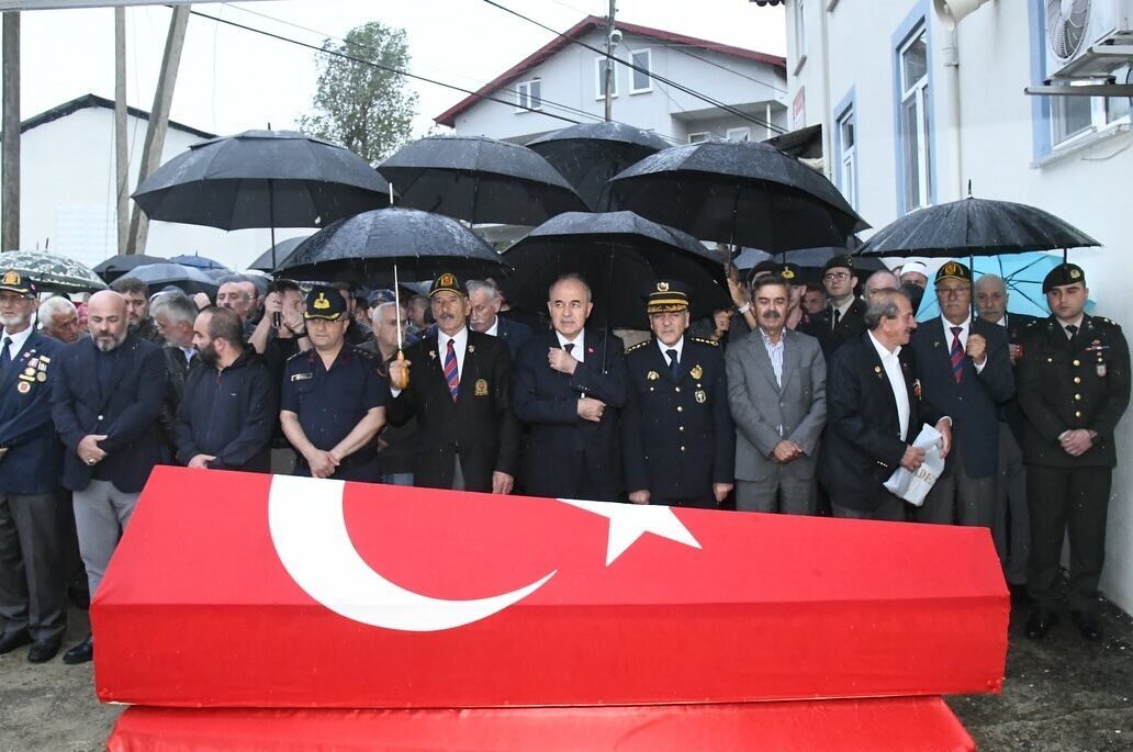 Ordu'da Kıbrıs gazisi Ünal Aktürk'ün cenazesi toprağa verildi.