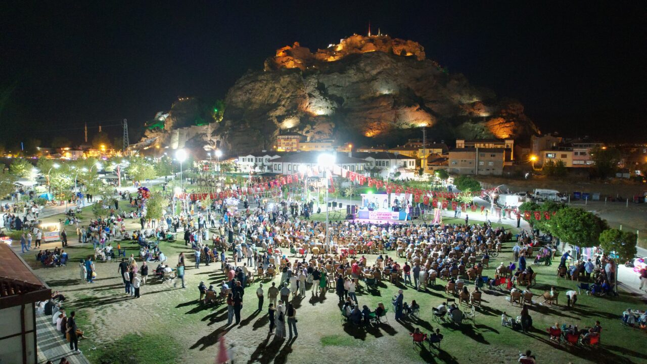  Çorum’un Osmancık ilçesinde, Osmancık pirincinin tanıtılması amacıyla düzenlenen Pırlanta Pirinç