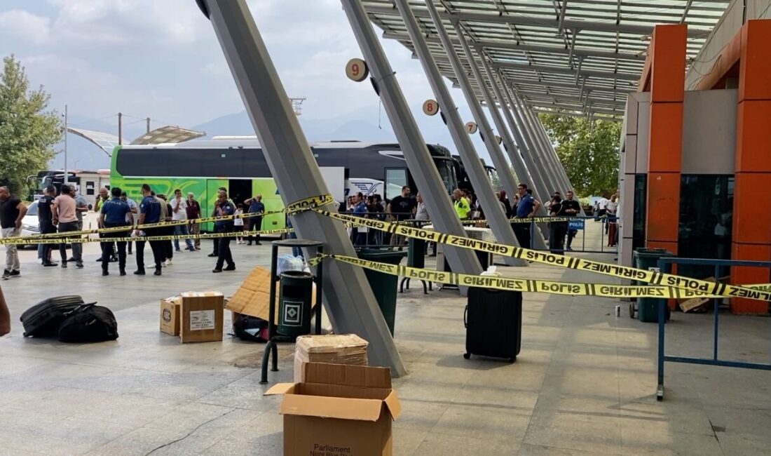 Osmaniye'de otogarda babası tarafından av tüfeğiyle vurulan kadın yaralandı.