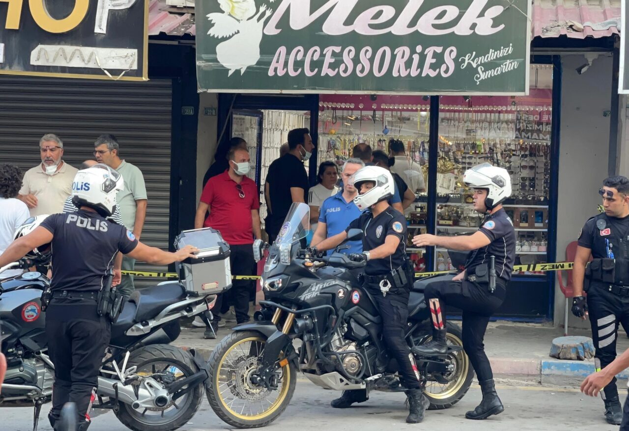 Osmaniye'de polislerin ihbar üzerine girdiği iş yerinde bir erkek ile