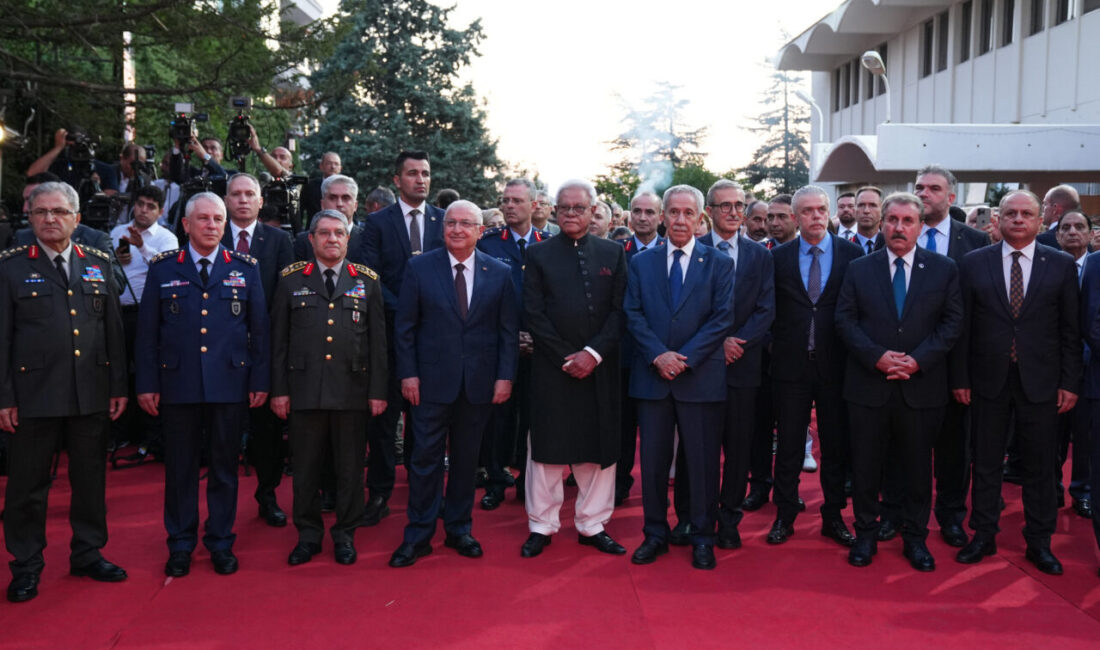 Pakistan'ın Ankara Büyükelçiliğinin ev sahipliğinde, Pakistan Savunma Günü başkentte resepsiyonla