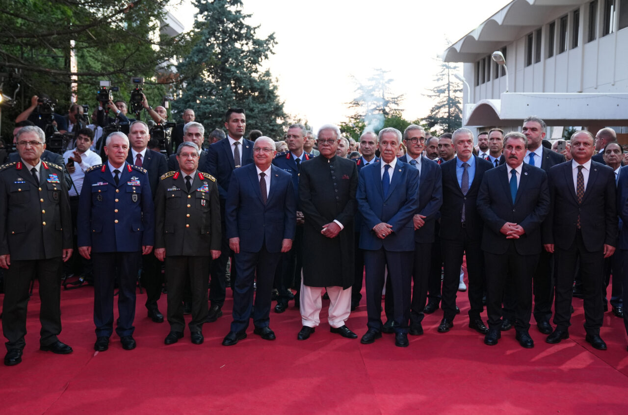 Pakistan'ın Ankara Büyükelçiliğinin ev sahipliğinde, Pakistan Savunma Günü başkentte resepsiyonla