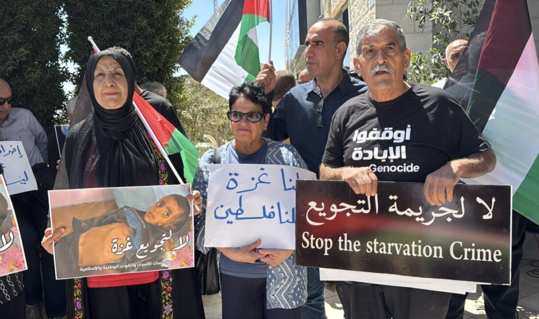  İşgal altındaki Batı Şeria'da Filistinliler, İsrail'in Gazze Şeridi'nde neden olduğu