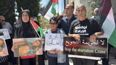  İşgal altındaki Batı Şeria'da Filistinliler, İsrail'in Gazze Şeridi'nde neden olduğu