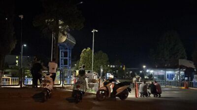  Sakarya'nın Hendek ilçesinde çalıştığı fabrikada çelik borular ile duvar arasında