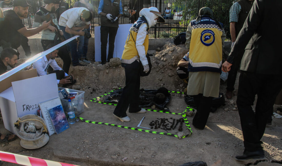 Suriye'nin başkenti Şam'ın El-Kedem Mahallesi'nde toplu mezar tespit edildiği bildirildi.