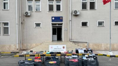 Samsun'un Tekkeköy ilçesinde düzenlenen operasyonda çok sayıda sahte markalı ürün