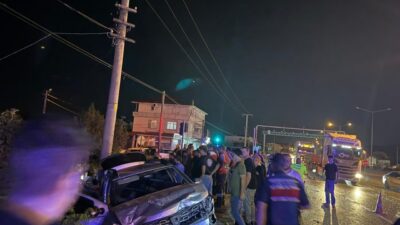 Samsun’un Çarşamba ilçesinde iki otomobilin çarpışması sonucu 19 yaşındaki sürücü