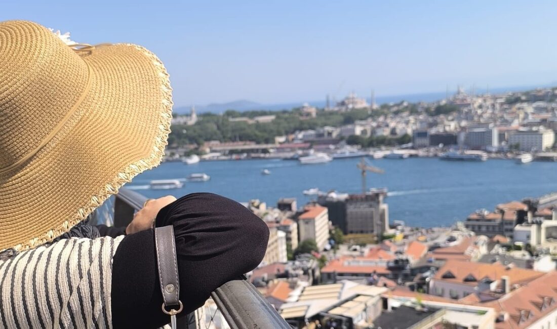 İnsan doğdu büyüdü ve anladı. Sonra usulca ait olduğu yurduna