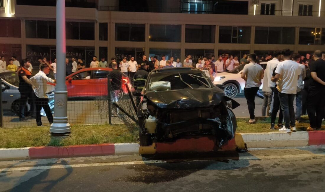 Siirt'te 4 otomobilin karıştığı zincirleme trafik kazasında 5 kişi yaralandı.