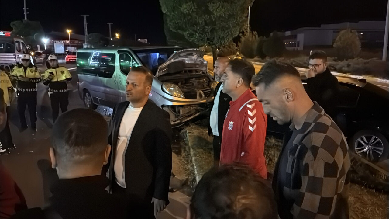Sivas'ta otomobil ve minibüsün çarpıştığı kazada 3'ü Sivasspor'un altyapı futbolcusu