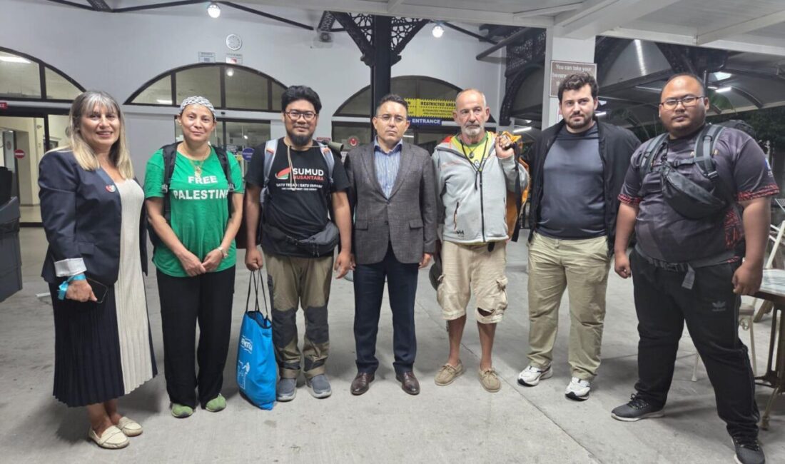 Gazze'ye insani yardım ulaştırmak amacıyla Akdeniz'e açılan Küresel Sumud Filosu'ndaki