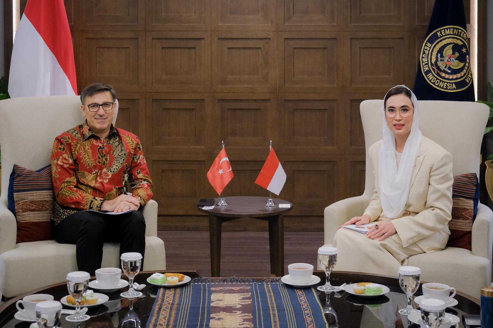 280 milyonluk nüfusu ile dünyanın en kalabalık dördüncü ülkesi olan