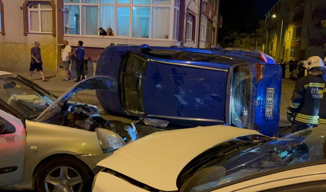  Tekirdağ'ın Çorlu ilçesinde 3 otomobilin karıştığı kazada 3 kişi yaralandı.