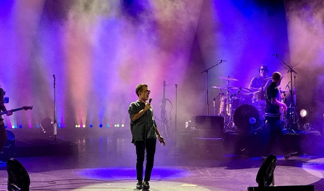 Teoman, Bayhan Müzik organizasyonuyla Türkiye turnesi kapsamında İstanbul'da müzikseverlerle buluştu.